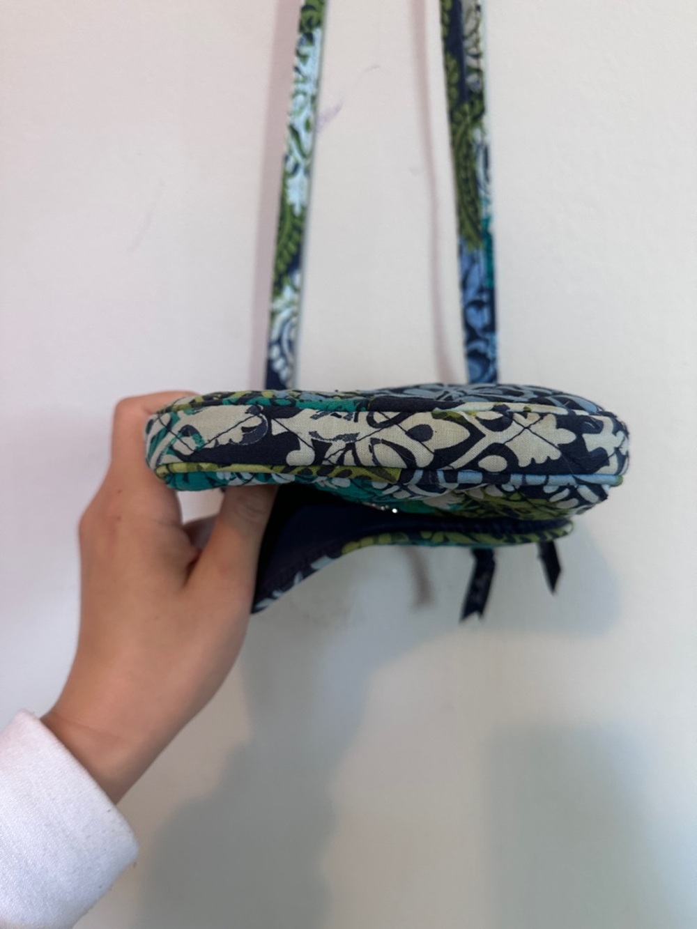 EUC Vera Bradley Crossbody Bag in Retired Caribbean Sea Paisley Green Pattern - Picture 7 of 9